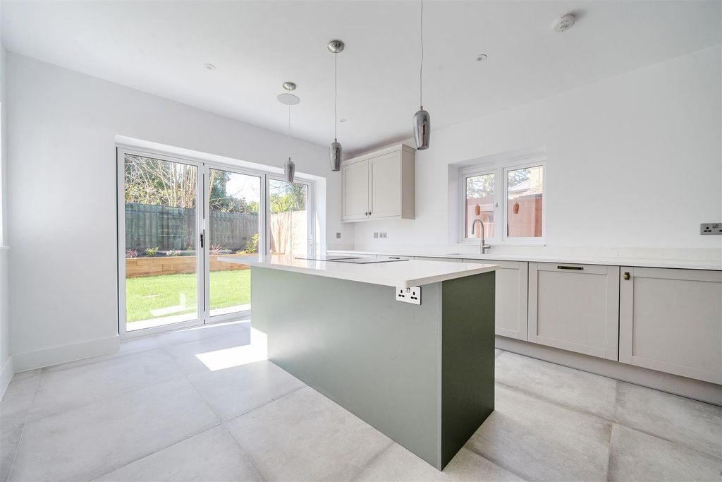 Property photo 3 of 17 Kitchen