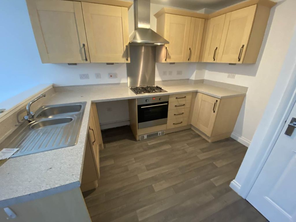 Property photo 2 of 10 Kitchen