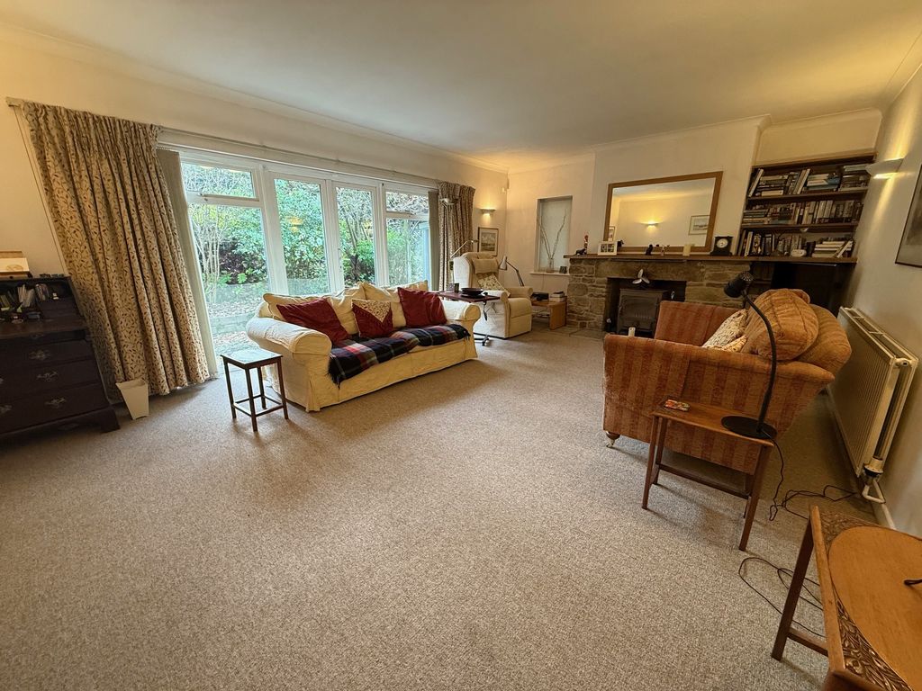 Property photo 2 of 20 Lounge