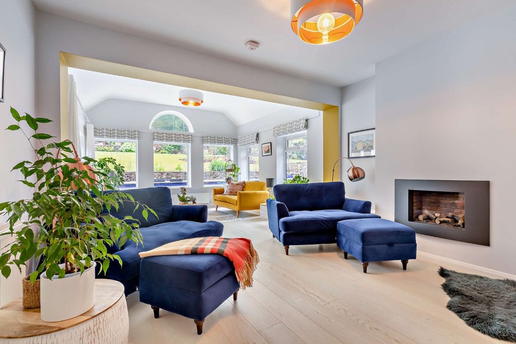 Property photo 2 of 26 Sitting Room