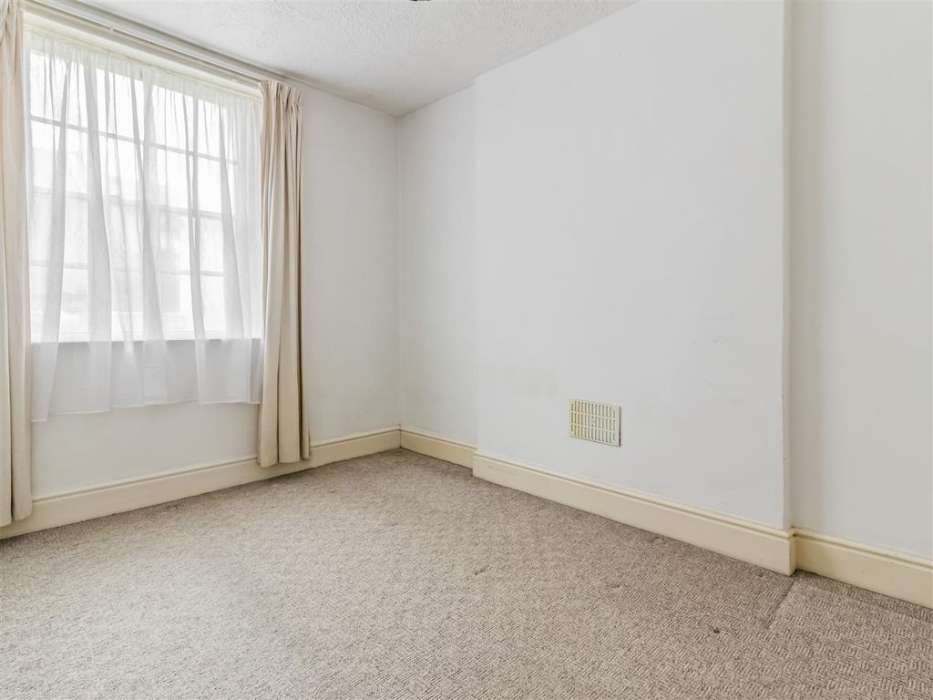 Property photo 3 of 7 Flat 2 9 West Buildings-002.Jpg