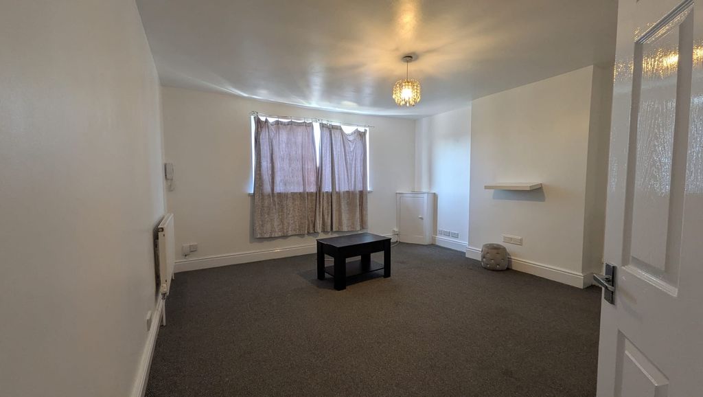 Property photo 3 of 6 1Ca29813-9147-4A5F-A633-820B77F8Ae10