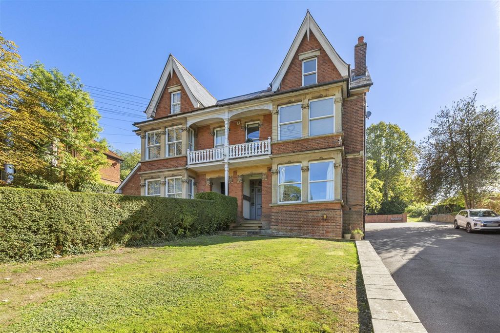 Property photo 1 of 11 Amersham Hill-10.Jpg