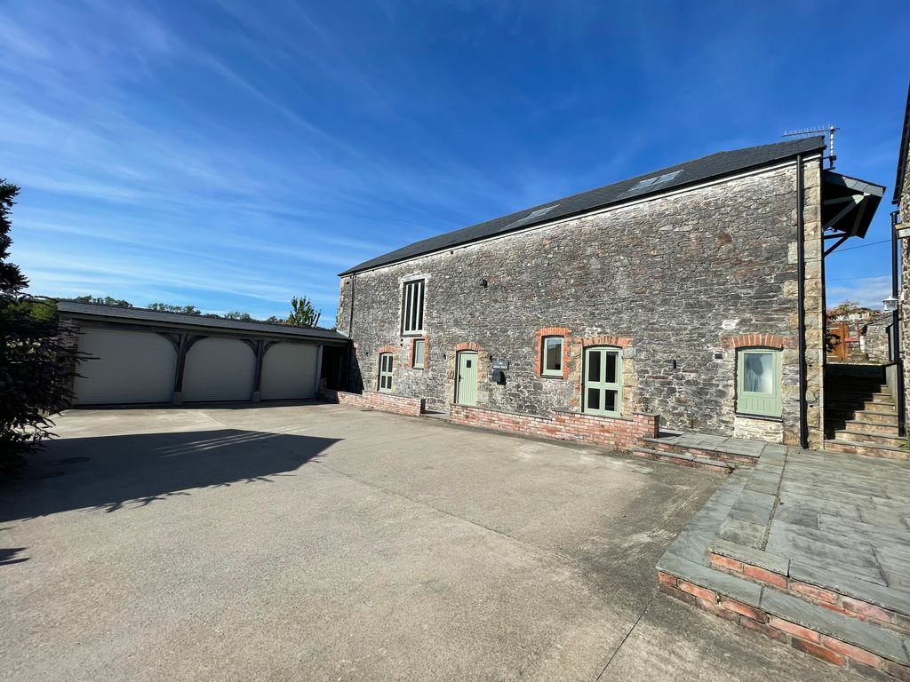 Property photo 2 of 19 Annex