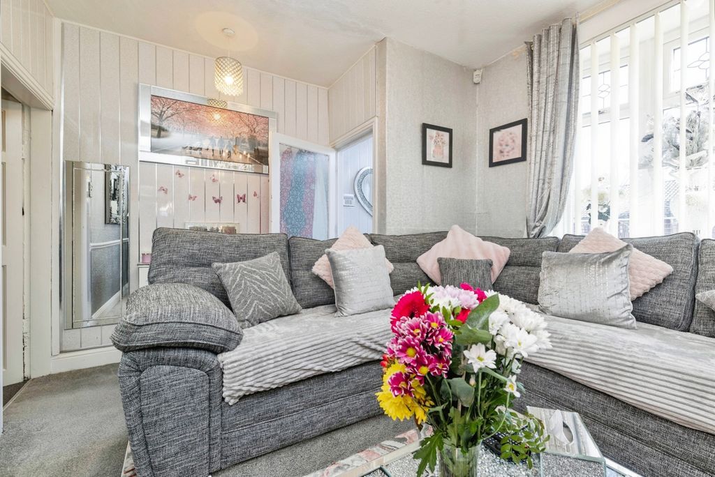 Property photo 3 of 16 Pbox-Img.Jpg