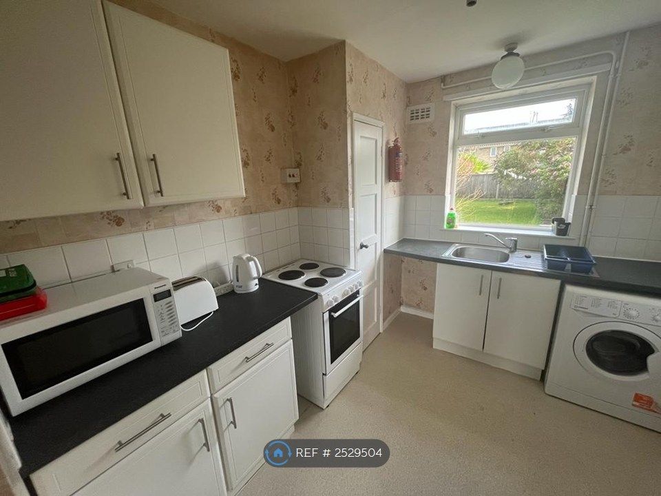 Property photo 1 of 8 Kitchen