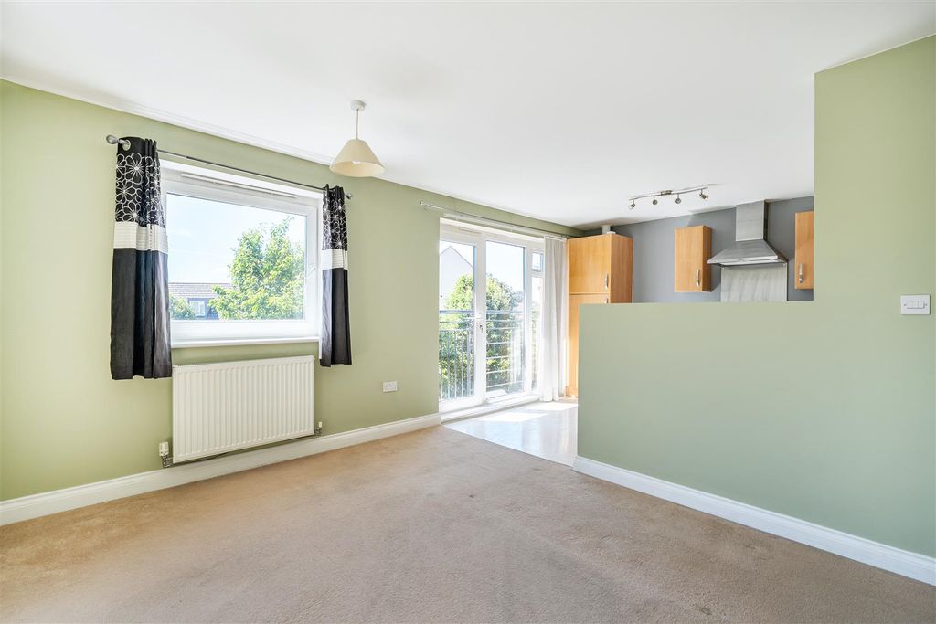 2 bed flat for saleFlax Mill Park, Devizes SN10 photo 4