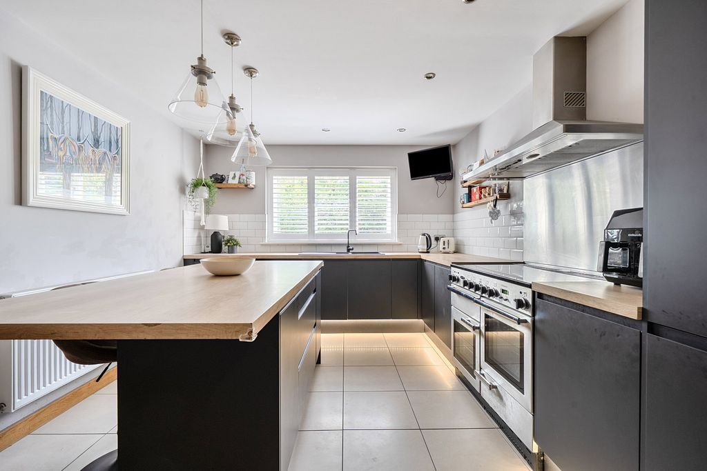 Property photo 3 of 24