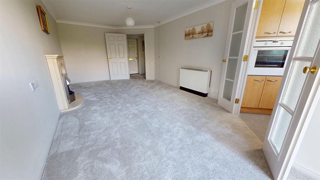 Property photo 2 of 16 Henbury Court - Living Room