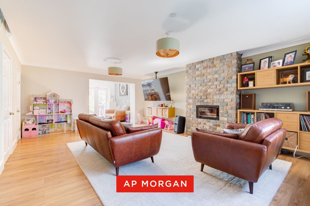 Property photo 2 of 20 Picture No. 17