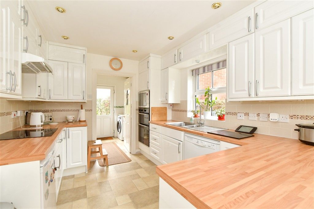 Property photo 1 of 19 Kitchen/Breakfast Room