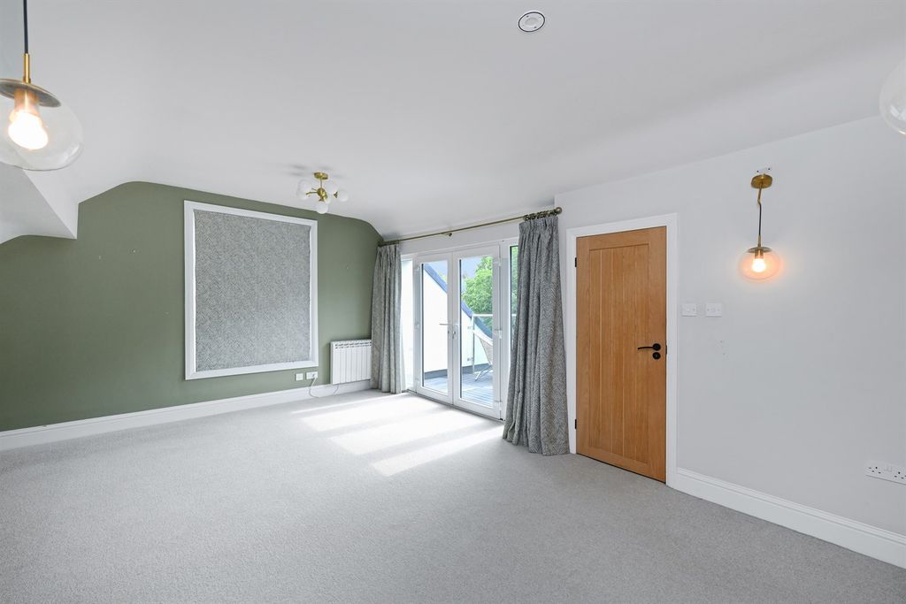 Additional image 19 of 6 bed detached house to rentVictoria Embankment NG2