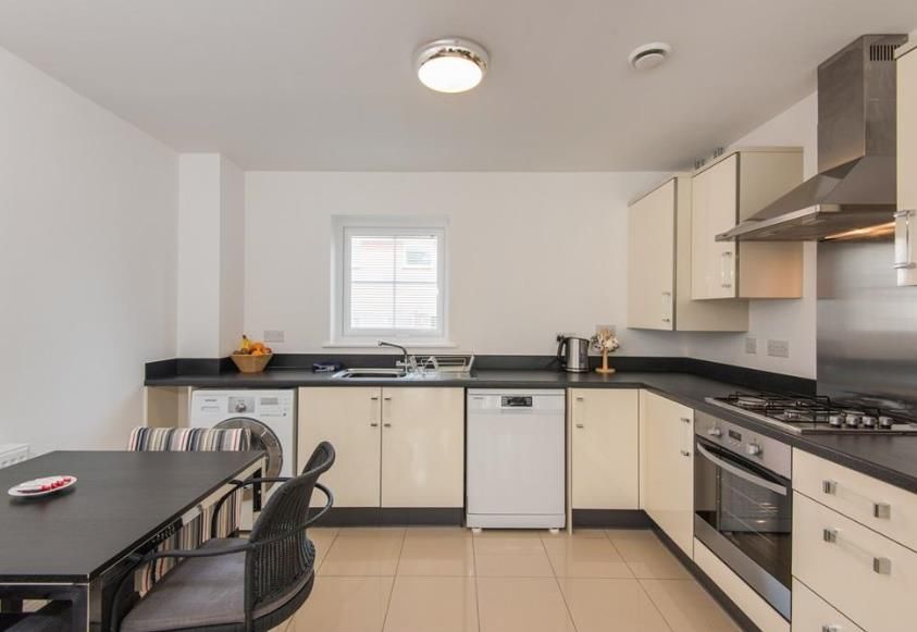 Property photo 3 of 7 Kitchen