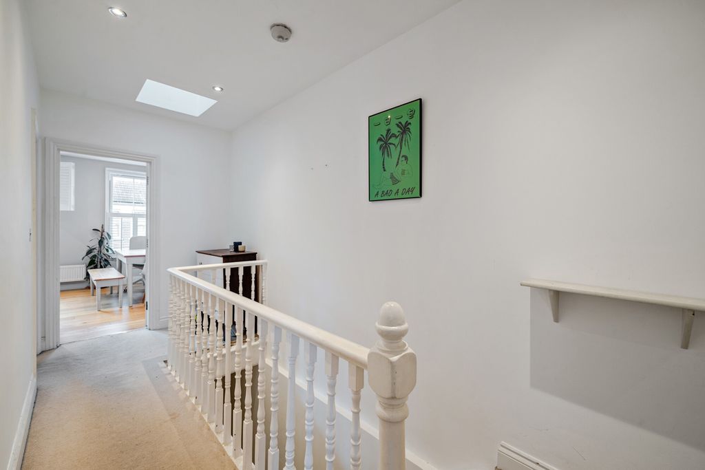 Property photo 3 of 17 Landing