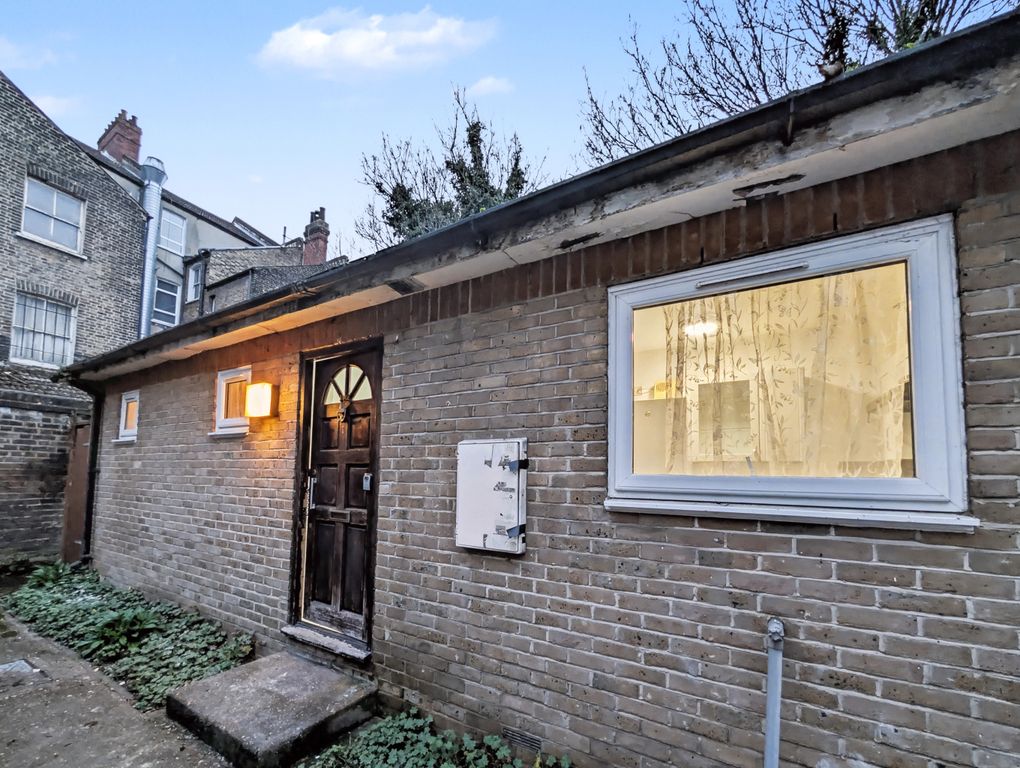 Property photo 1 of 2
