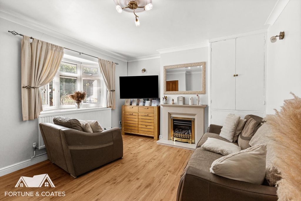 Property photo 2 of 16 Broadway_12.Jpg
