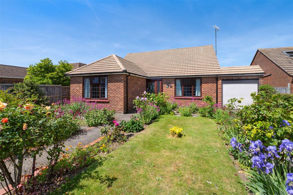 Property photo 2 of 15 Goodwin Avenue, Swalecliffe, Whitstable