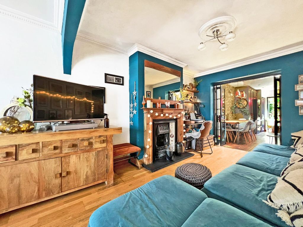 Property photo 2 of 22 5272372