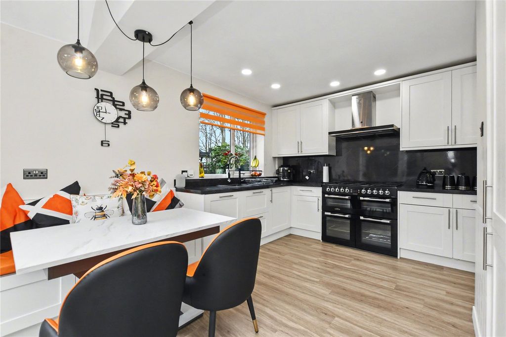 Property photo 2 of 28 Picture No. 15