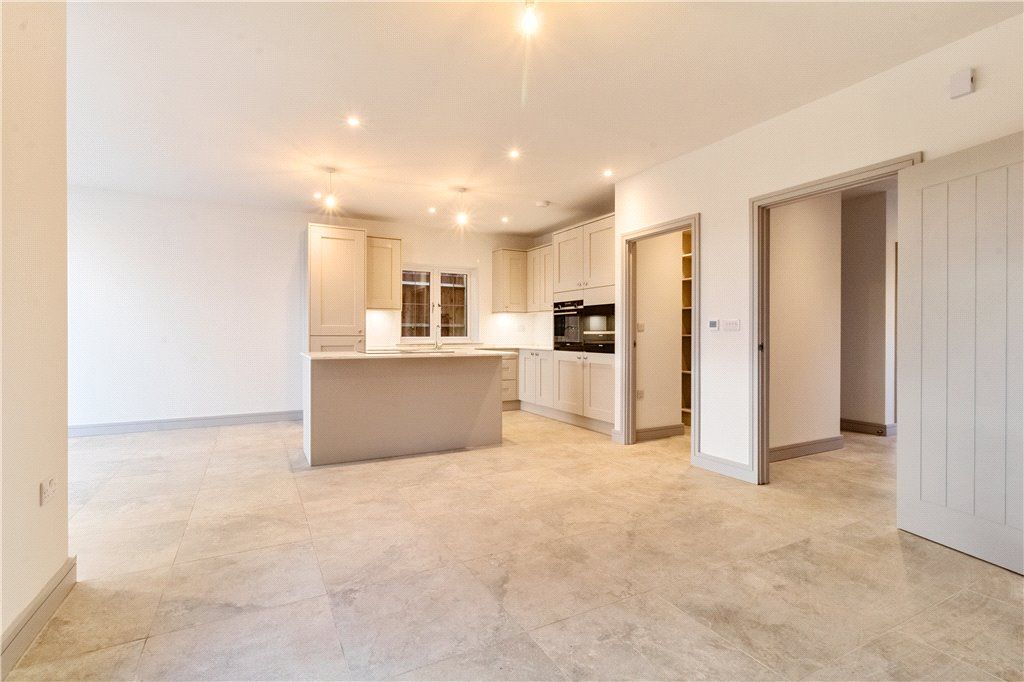 Property photo 3 of 11 Kitchen/Dining