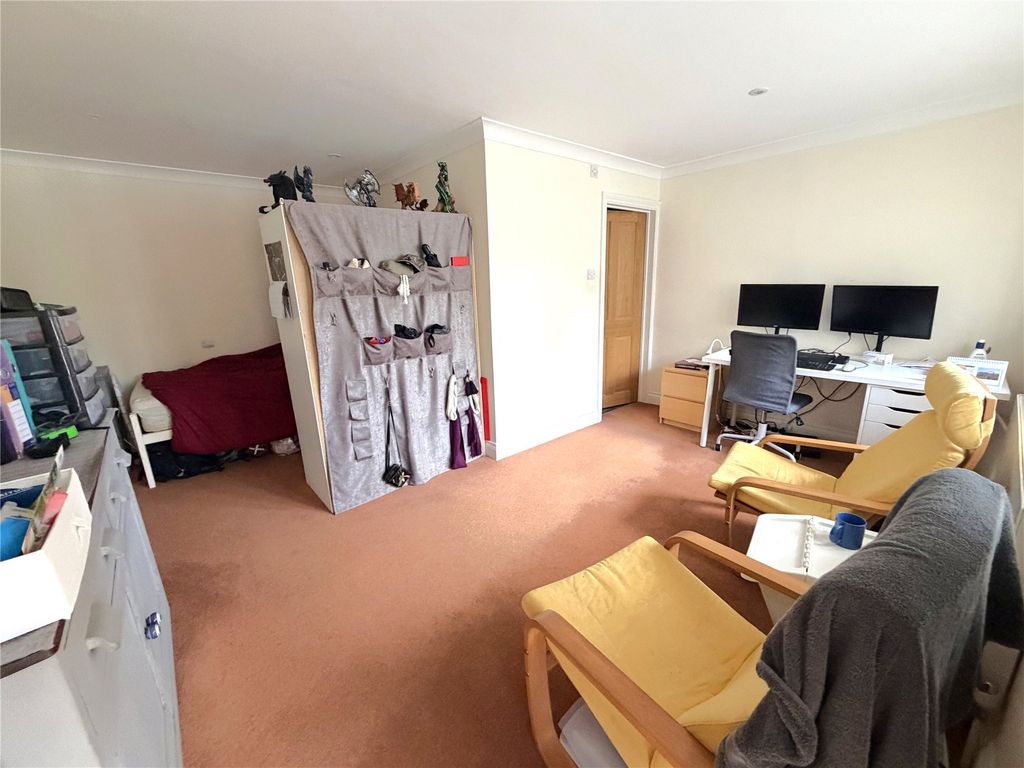 Property photo 2 of 7 Picture No. 17