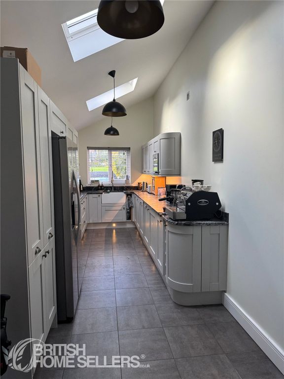 Property photo 3 of 30 Picture No. 04