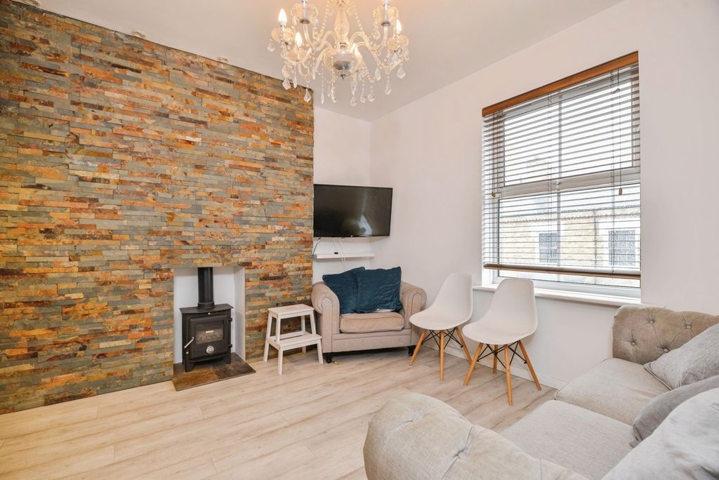 Property photo 2 of 10 Pbox-Img.Jpg