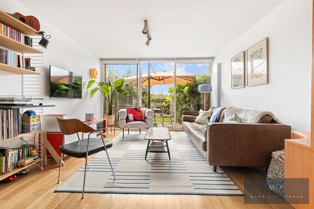 Property photo 2 of 15 Alpine Close 27 MV-4.Jpg