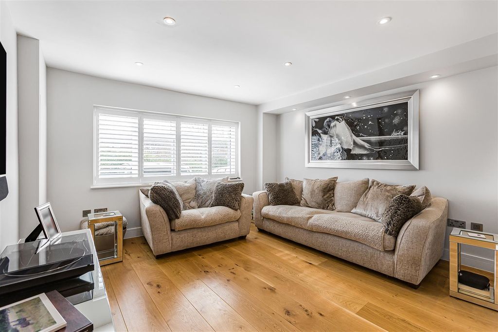 Property photo 3 of 30 18_74004.Jpg