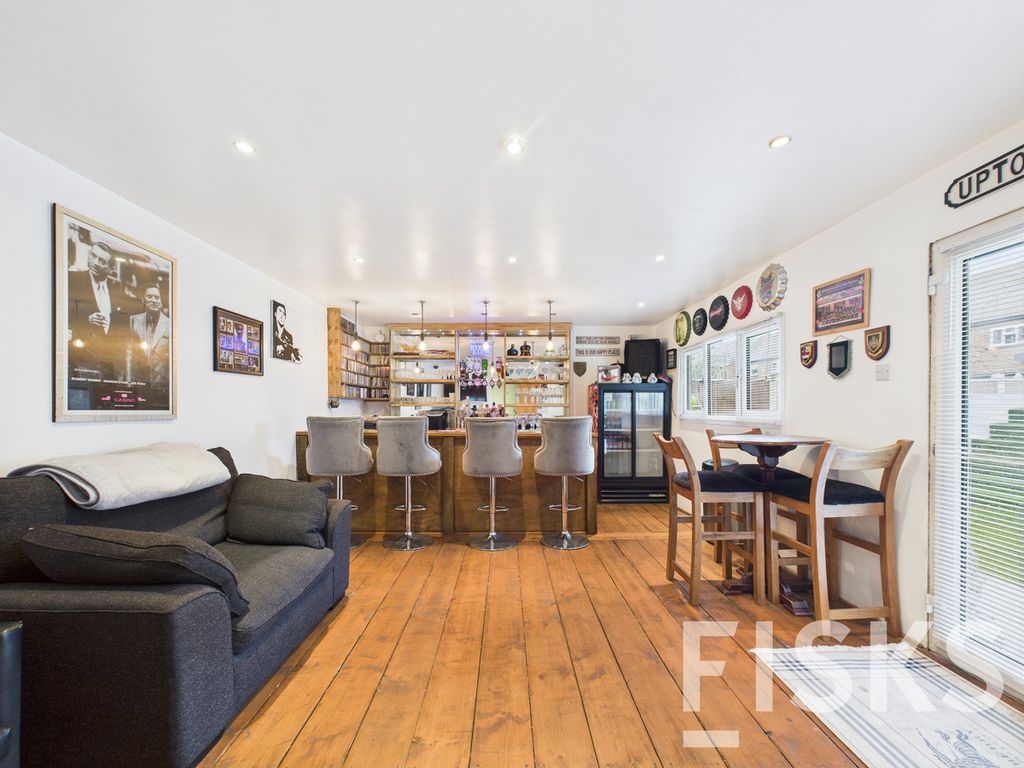 Property photo 3 of 27