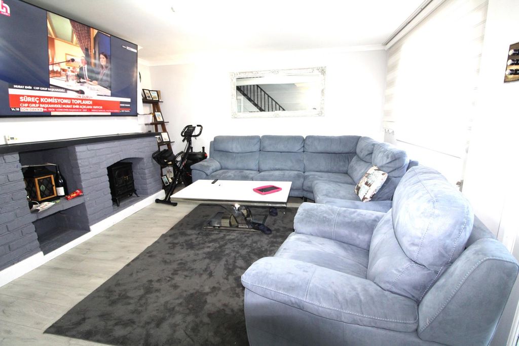 Property photo 3 of 14