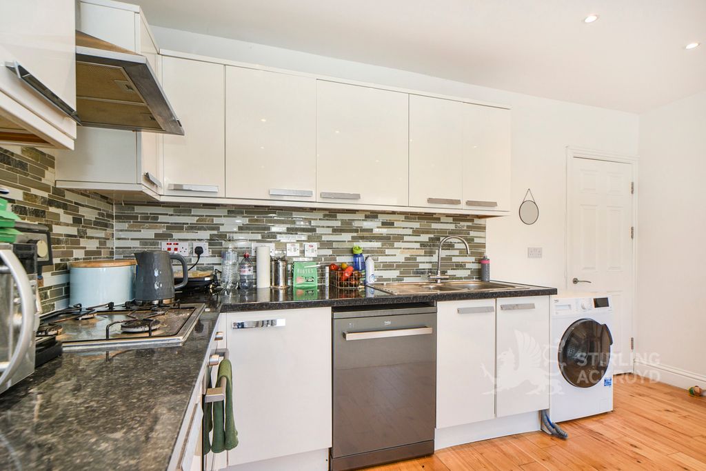 Property photo 3 of 26 Kitchen