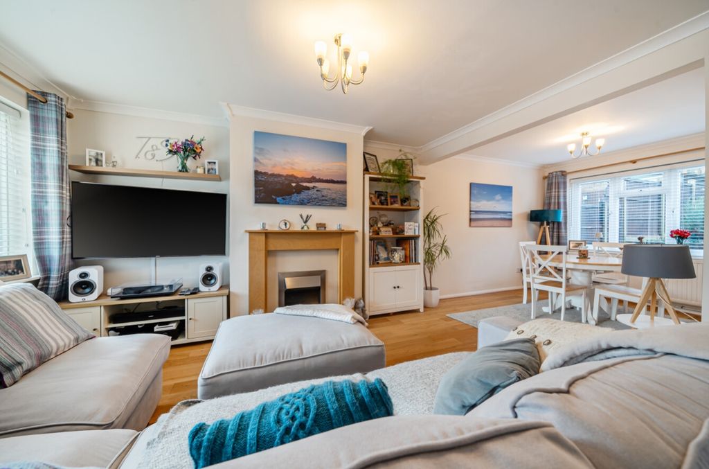 Property photo 2 of 23 1395602-19-696107A04E714