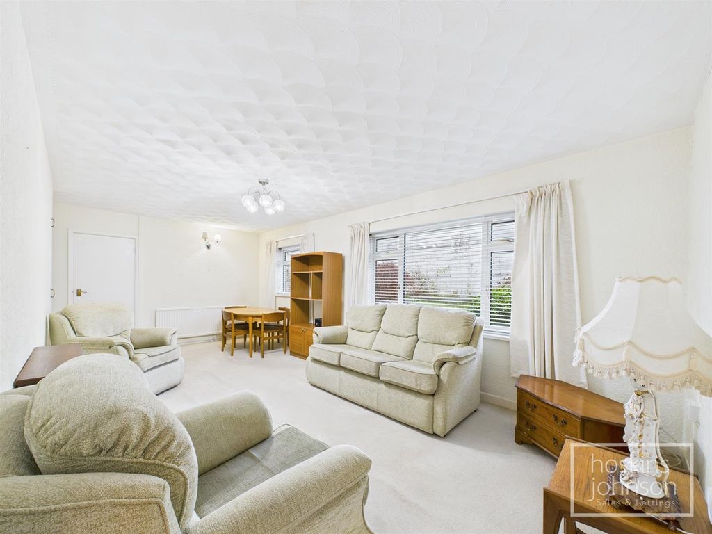 Property photo 2 of 19 Lounge