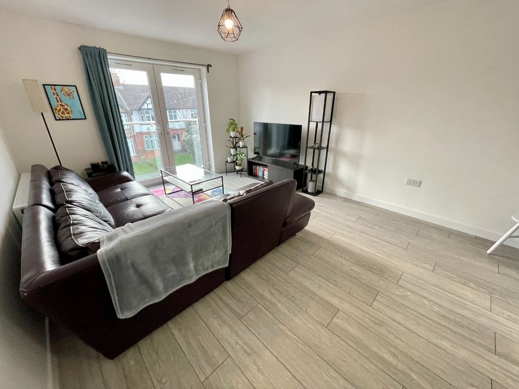 Property photo 3 of 10 4027815