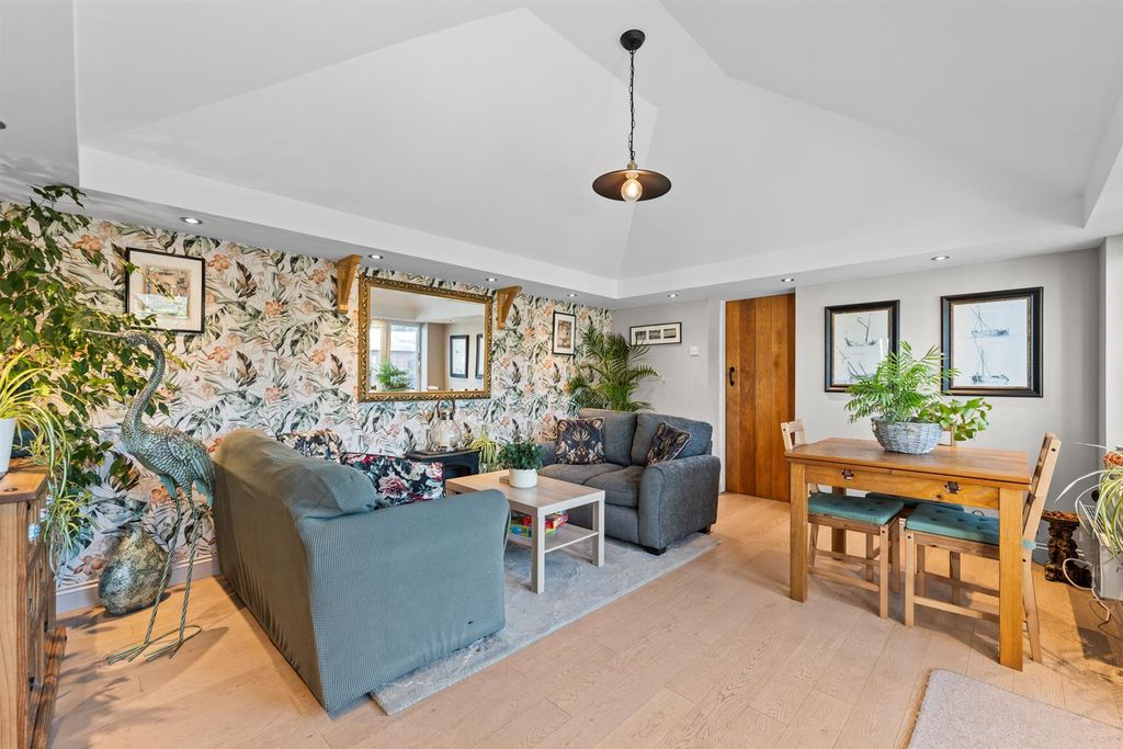 Property photo 3 of 38 44 Main Street-9.Jpg