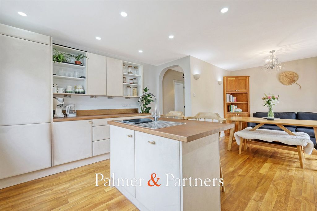 Property photo 2 of 28 Picture No. 04