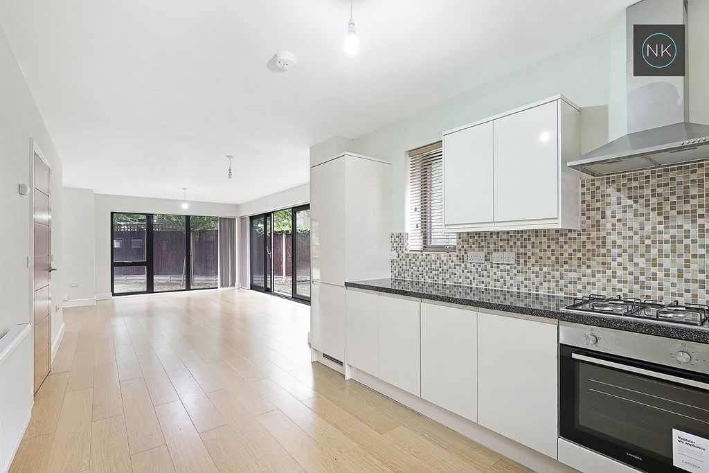 Property photo 3 of 22 4398766