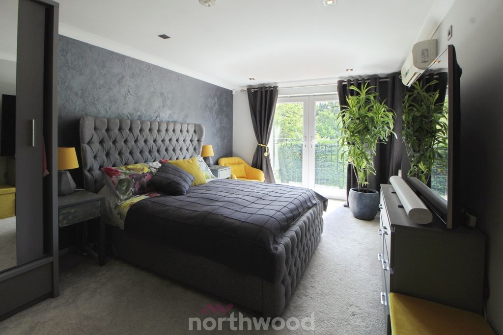 Property photo 3 of 46