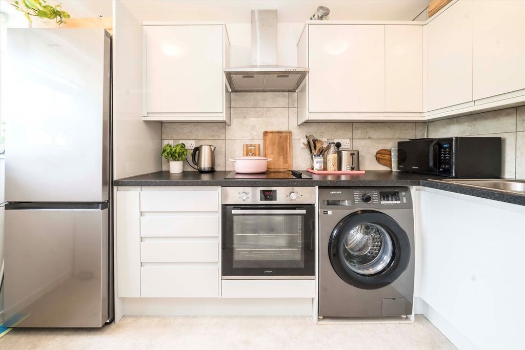 Property photo 3 of 5