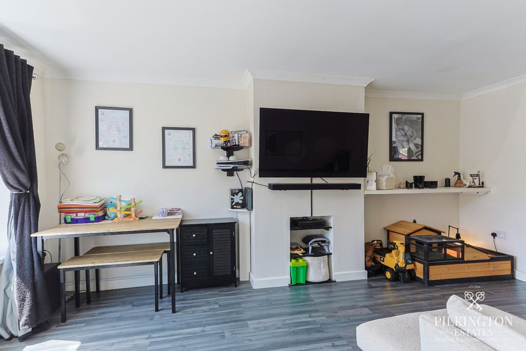 Property photo 3 of 13 5204764