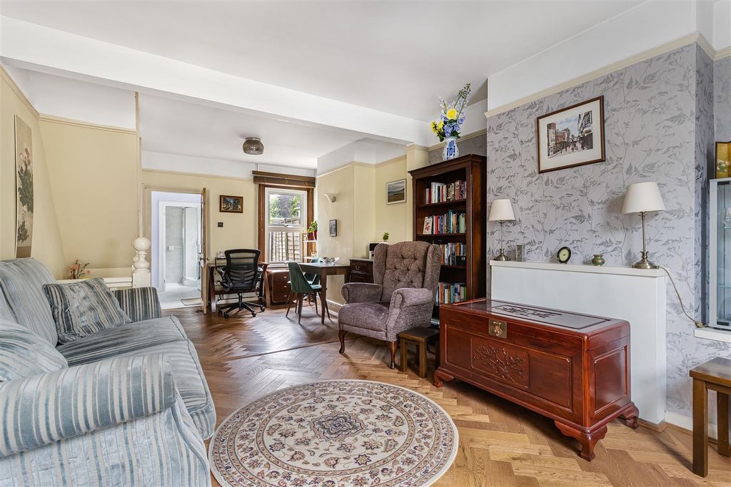 Property photo 3 of 14 15_84684.Jpg