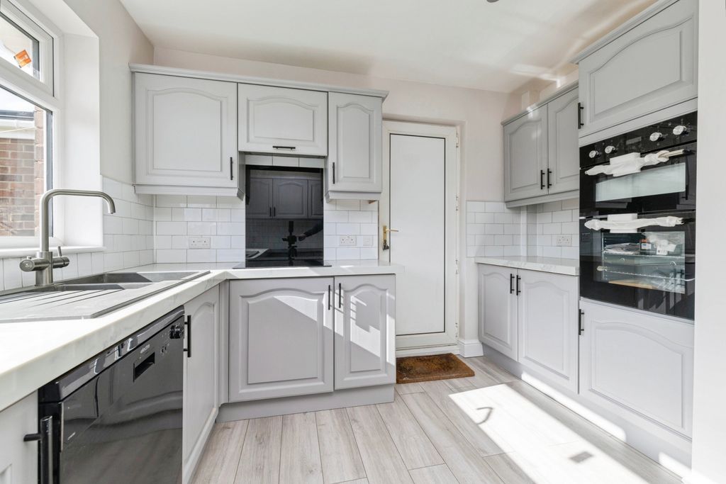 Property photo 3 of 15 Kitchen