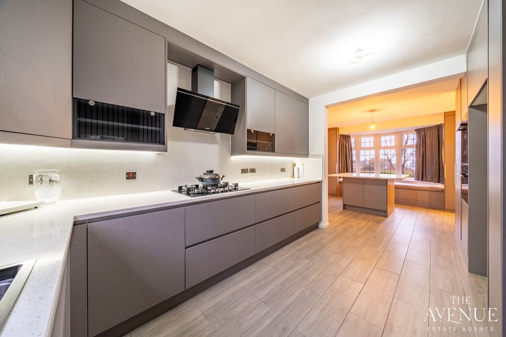 Property photo 3 of 41 4757145