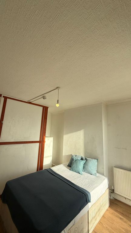 Property photo 1 of 8 Bedroom