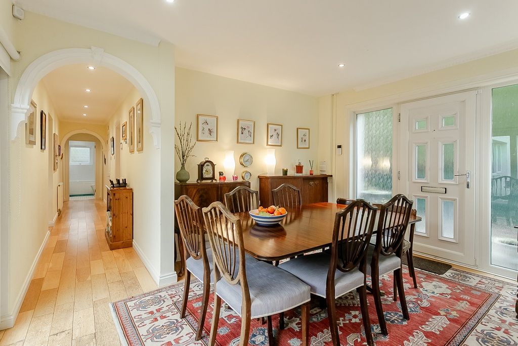 Property photo 2 of 31