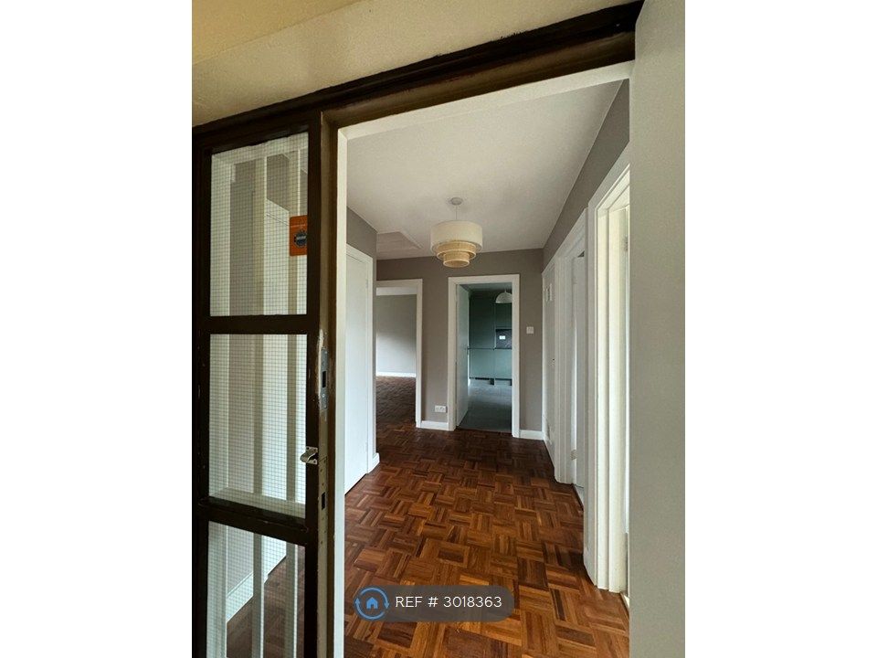 Property photo 3 of 14 Hallway