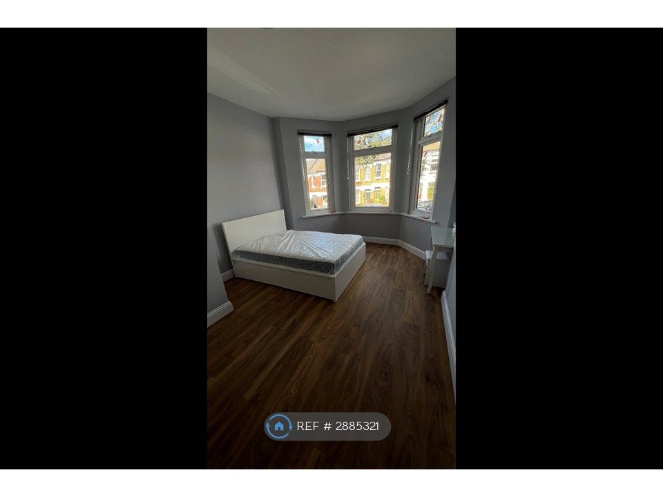 Property photo 1 of 11 Bedroom 1