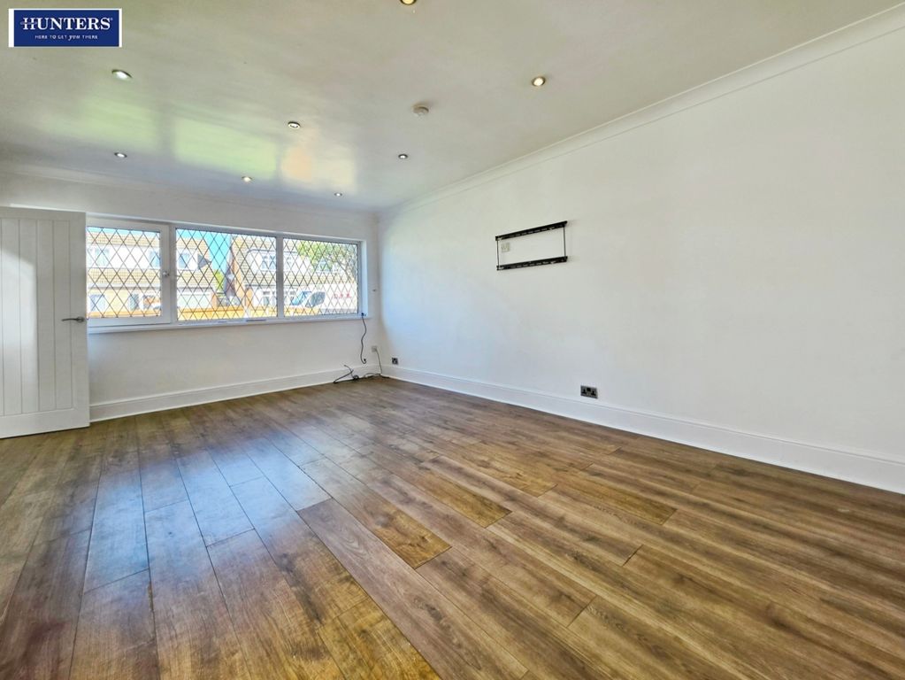 Property photo 3 of 19 Living Room