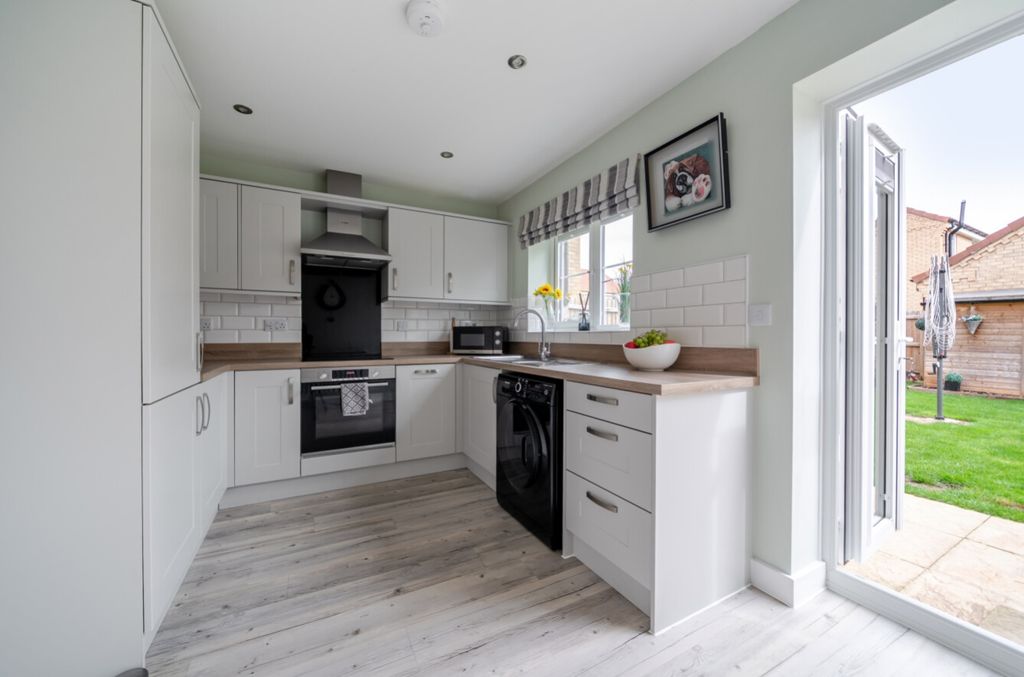 Property photo 2 of 29 1480668-12-6A33Bdd046A2E